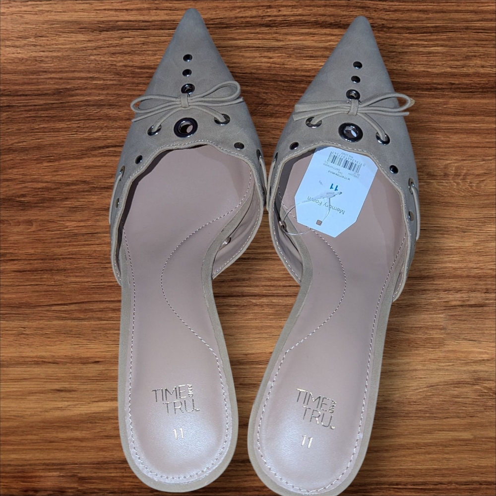 Time and Tru White Mules with Silver Accents - Picture 5 of 6
